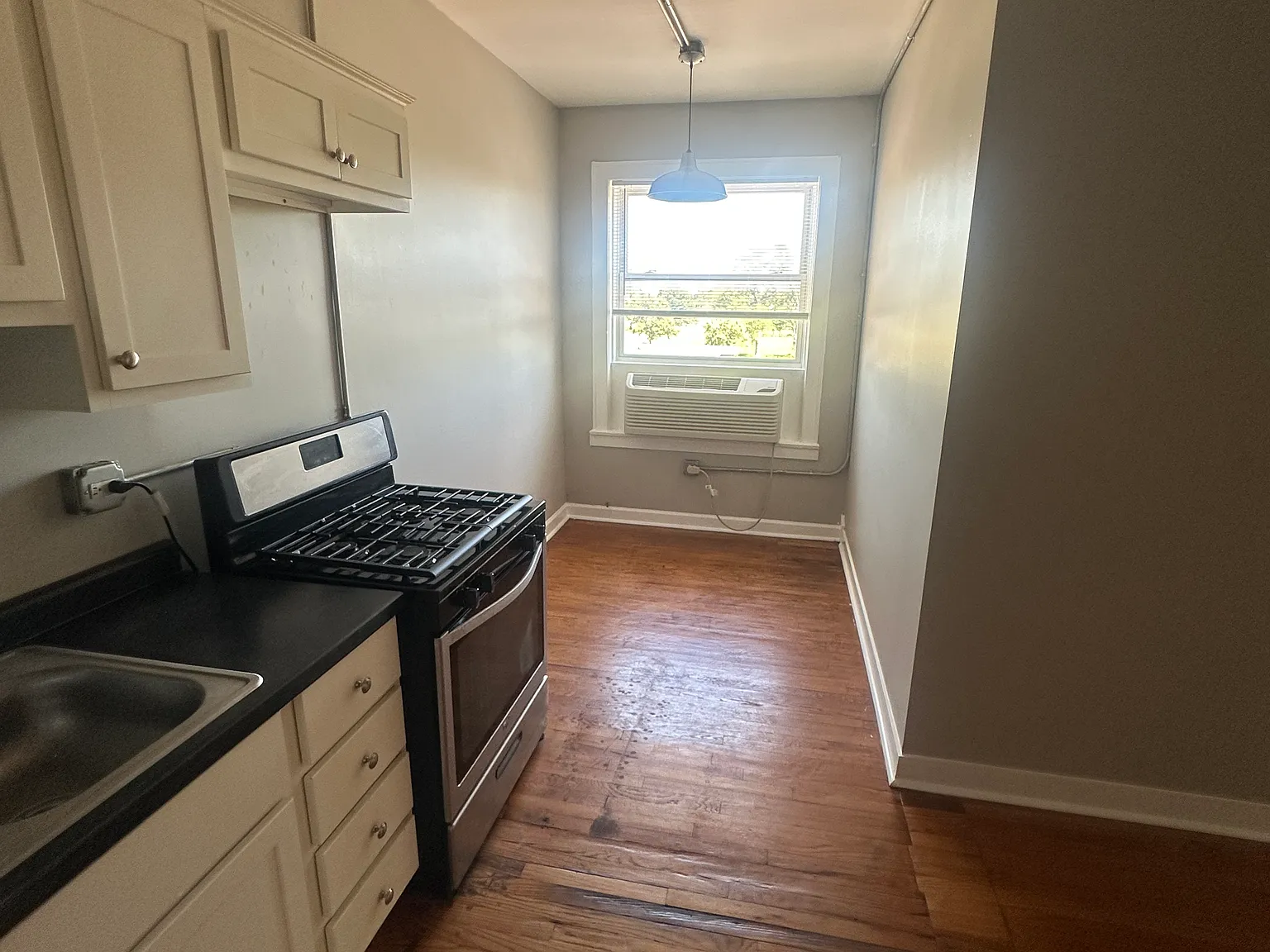 2 bed, 750 sqft, $1,225 — Photo 2