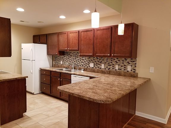 5th image of 709 Riverstone Ct