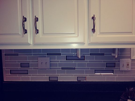 Brand new backsplash & handles