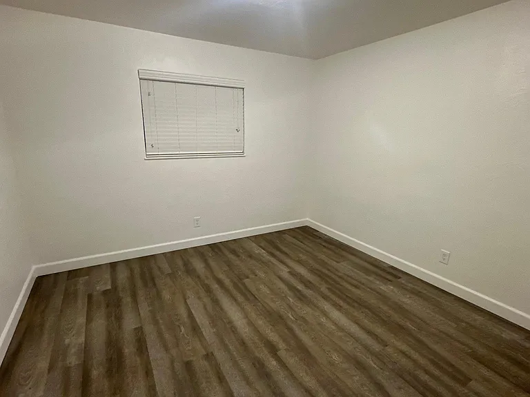612 N Blackstone St — Photo 4