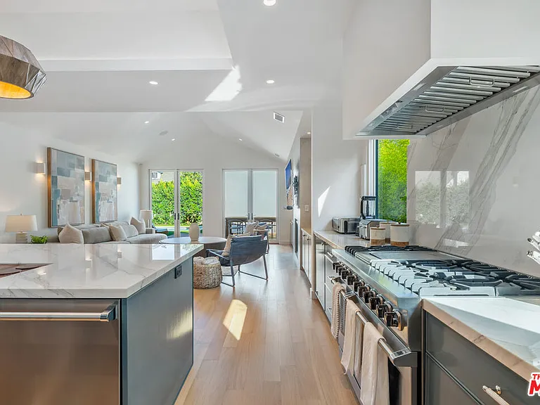 1222 S Genesee Ave — Photo 33