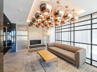 210 Sabina Dr #115, Oakville, ON L6H 0W6