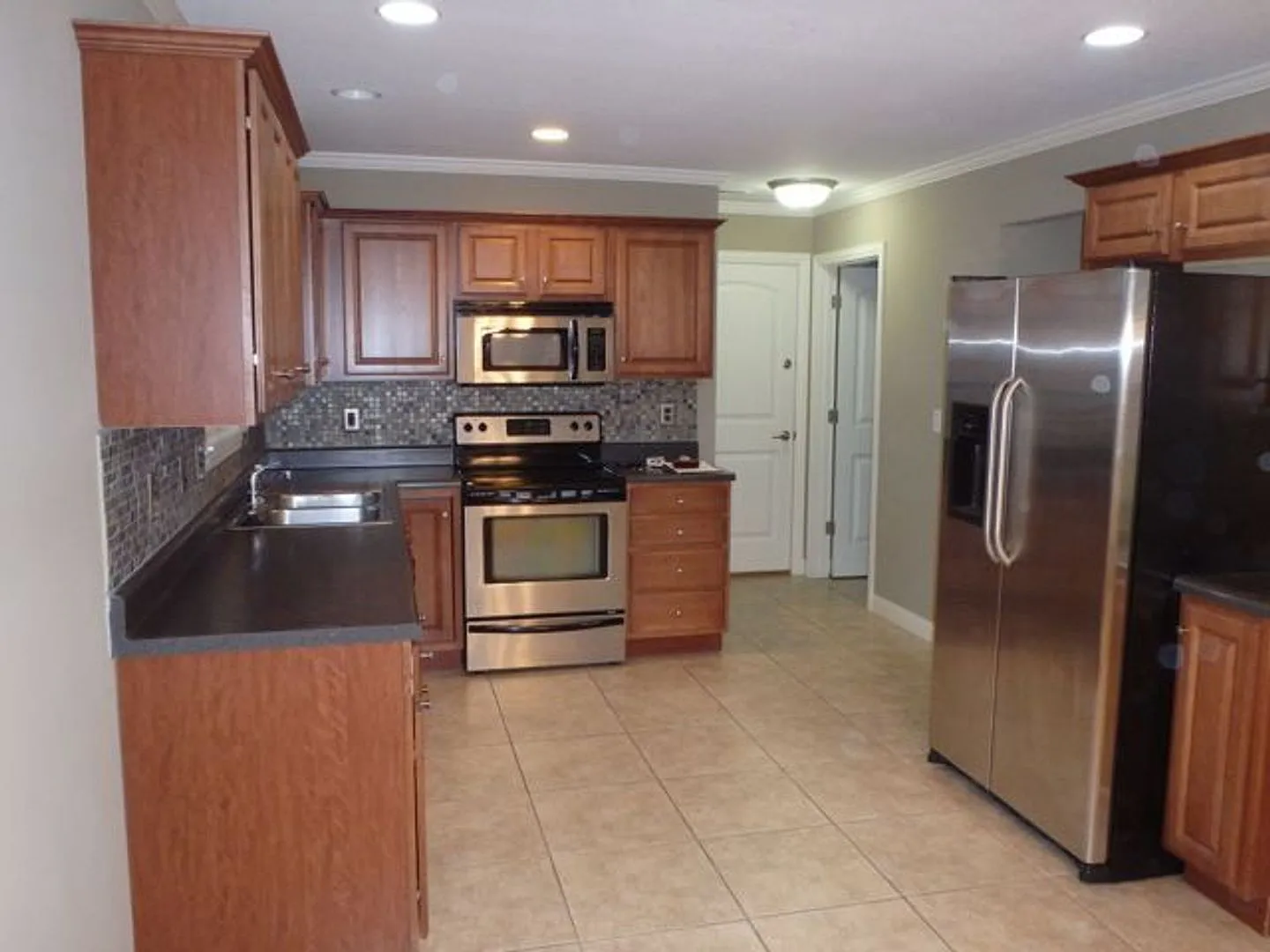 Nice 3 Bed 2 Bath House! — Photo 4