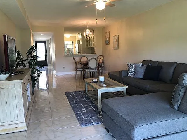 901 Pinecrest Cir #B — Photo 2