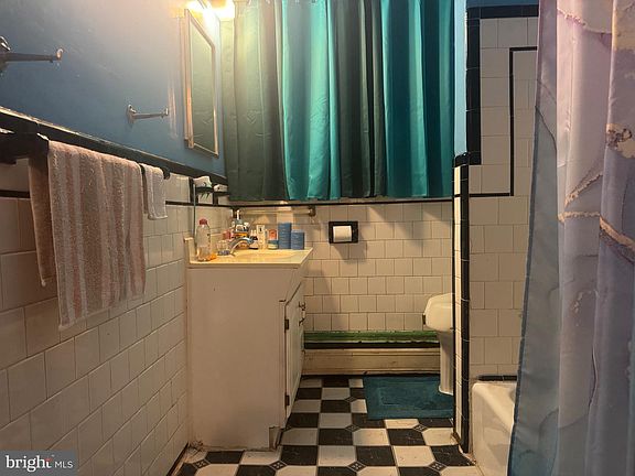 4th image of 4400 Asbury Ave