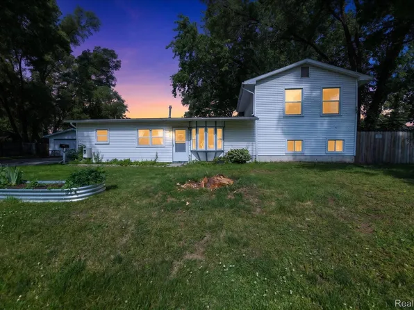 6260 Beth, Brighton, MI 48116