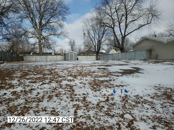 302 NE Spruce Ln, Topeka, KS 66617