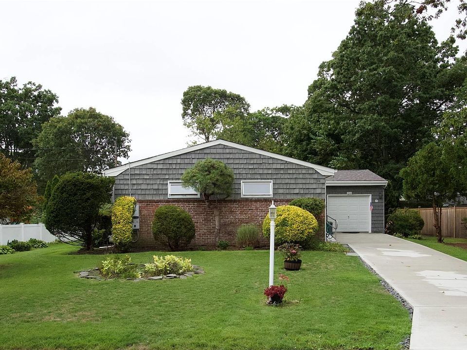 1st image of 102 Gillette Avenue