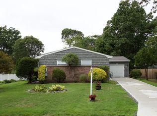 102 Gillette Ave, Patchogue, NY 11772