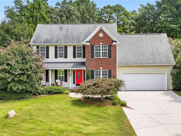 2104 Ventura Ct, Greensboro, NC 27406