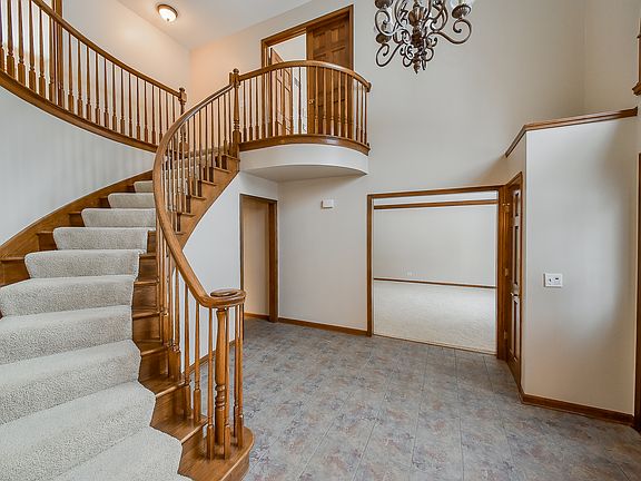 2nd image of 3301 Royal Fox Dr