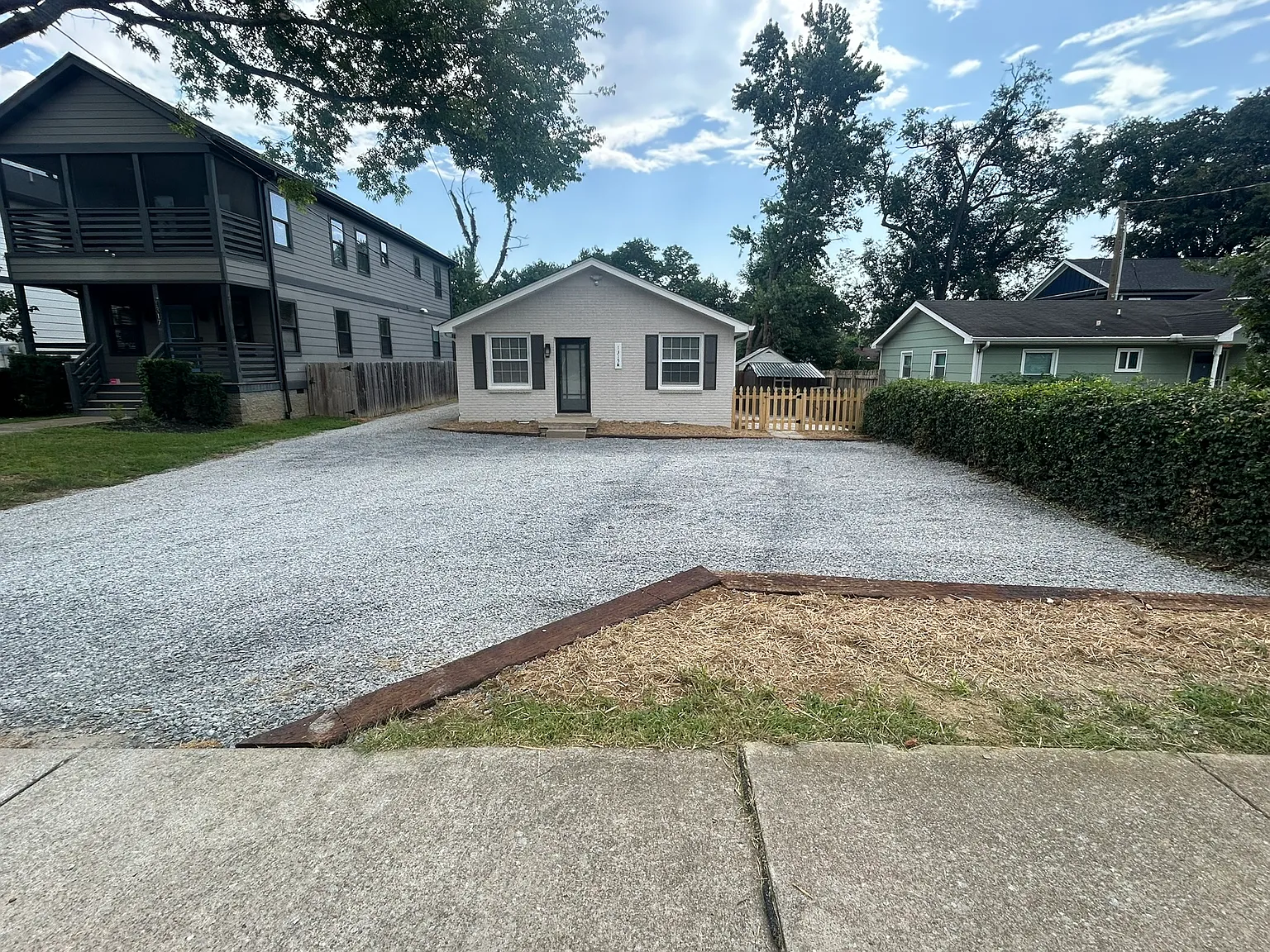 2 bed, 700 sqft, $1,800 — Photo 2