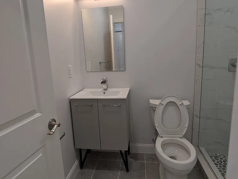 717 Walnut St #4R — Photo 6