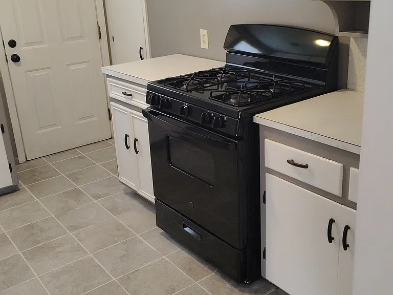 5692 N Lewis Ave — Photo 14