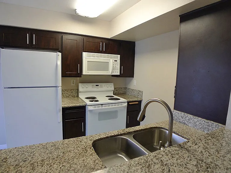 Villa De Adel Apts — Photo 174