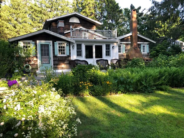 33 Samoset Ave, Plymouth, MA 02360