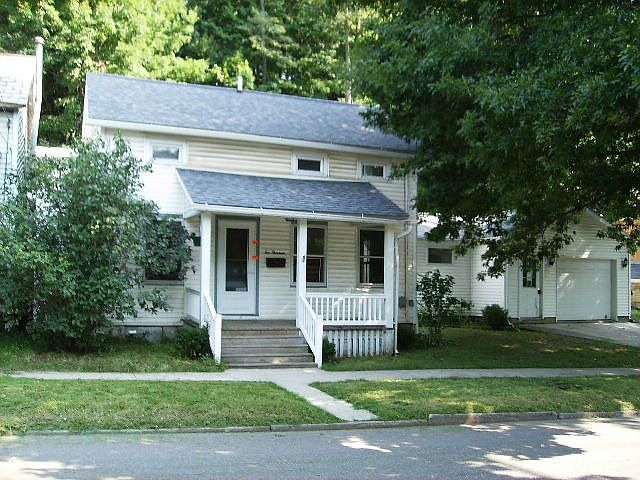 1st image of 213 E Chestnut St