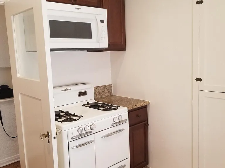 614 S Cloverdale Ave #7 — Photo 11