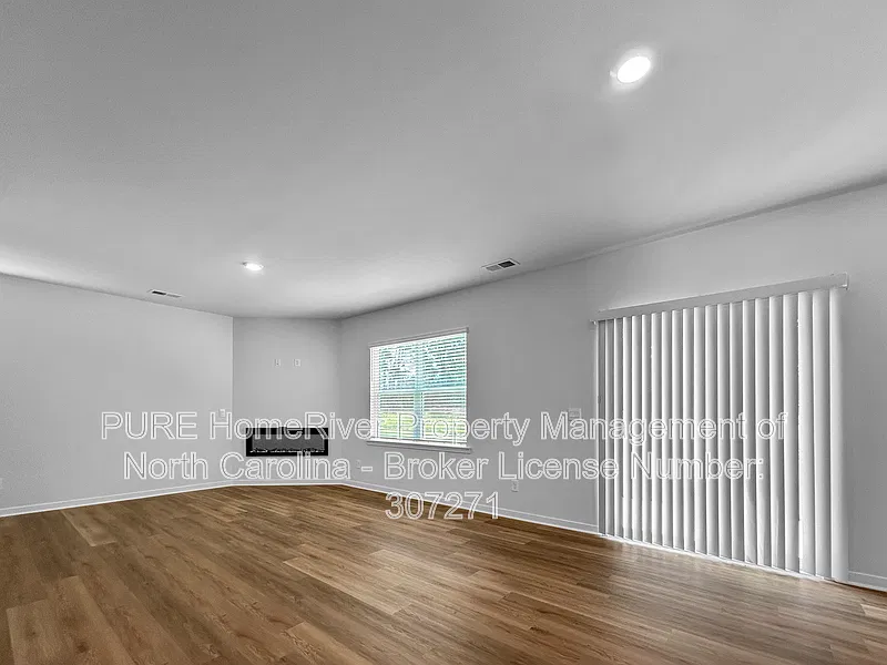 3 bed, 2.5 bath, 2175 sqft, $2,125 — Photo 3