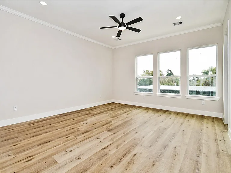 3231 Tuam St — Photo 28