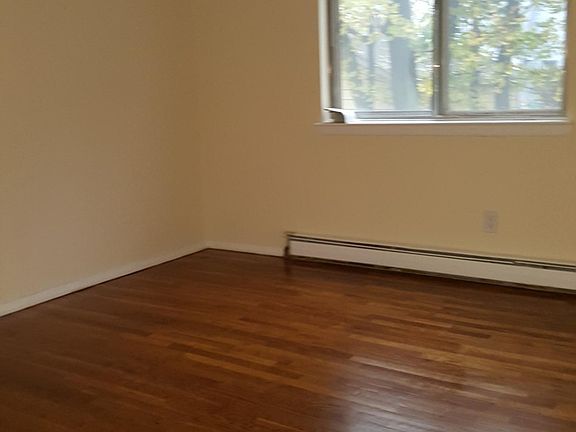5th image of 18 Waldron Ave APT 6B