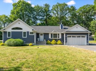 22 Neilsen Pl, Oak Ridge, NJ 07438