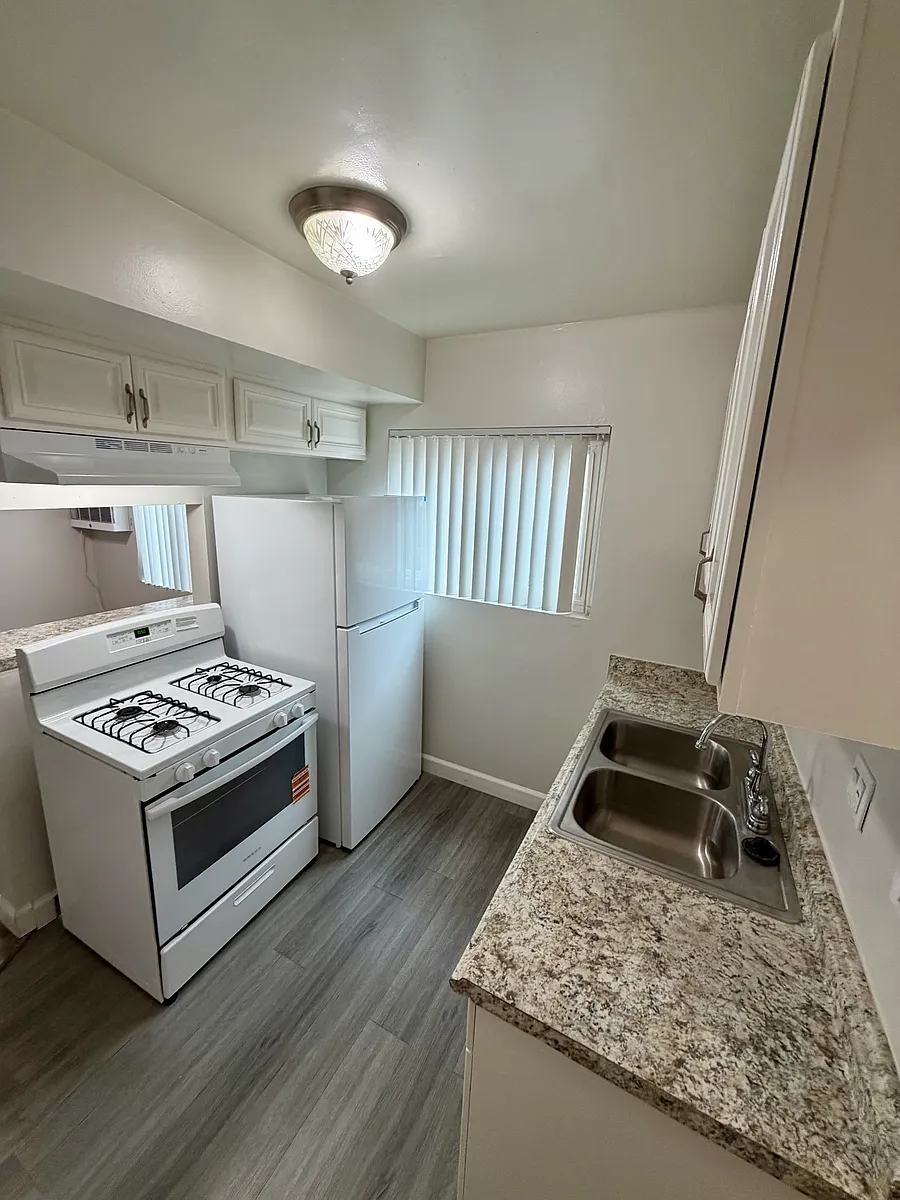 Building Photo - 12414 Dunrobin Ave #5