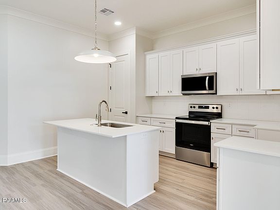 5th image of 109 Perth Pl