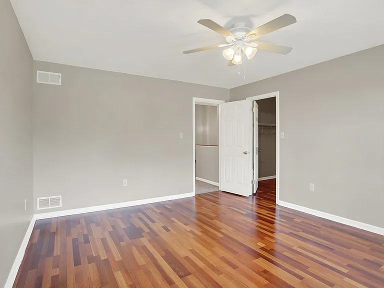 1556 Macintosh Way — Photo 10