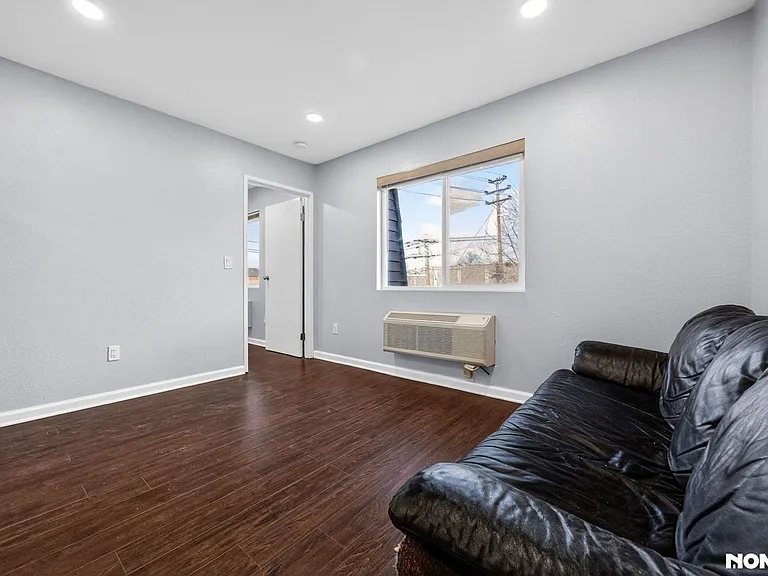 9 Vreeland Ave #3E — Photo 1