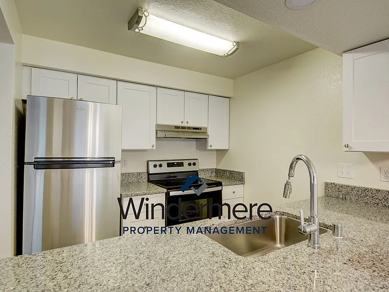141 SW 6th Ave — Photo 1
