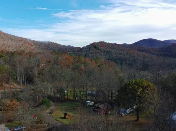 2 Eagle Heights Rd, Hiawassee, GA 30546