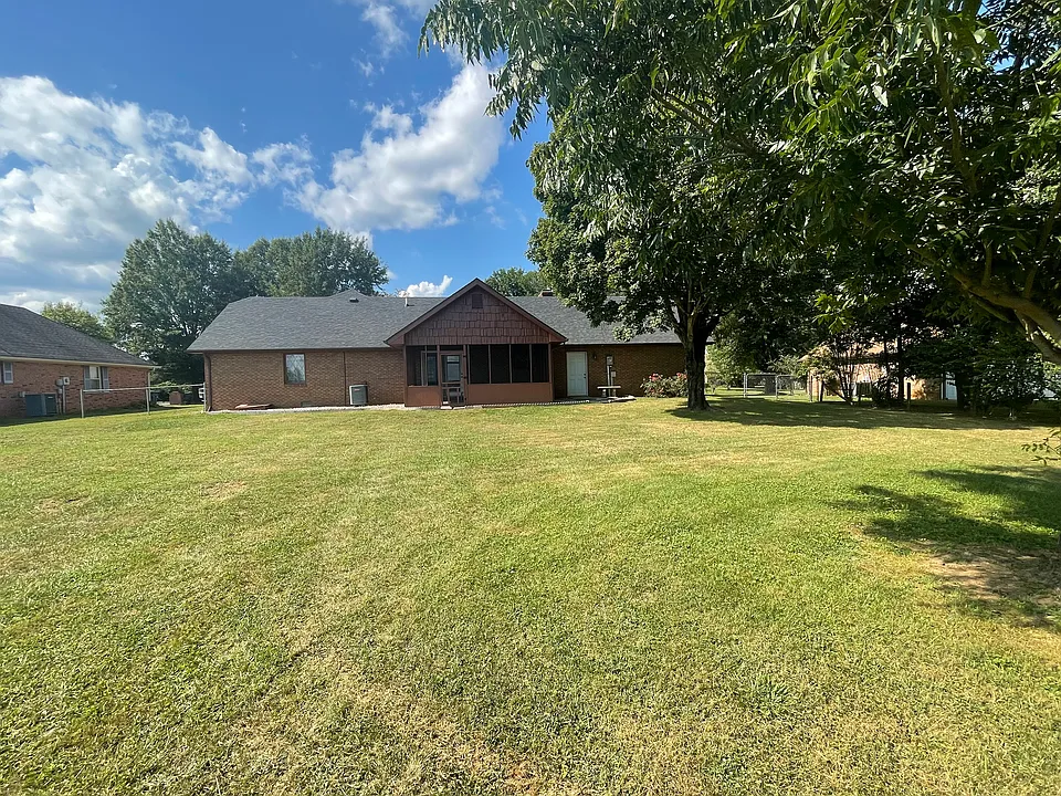 203 Briarwood Dr