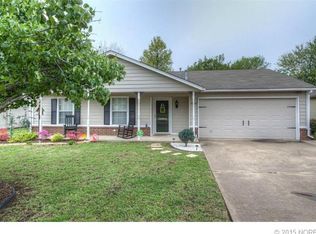 808 N Division St, Coweta, OK 74429