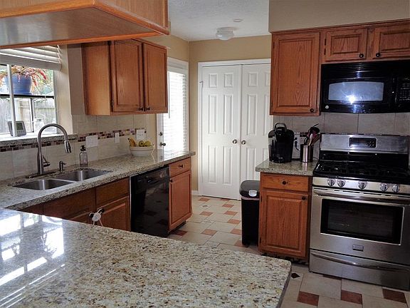 5th image of 826 Buckeye Pl
