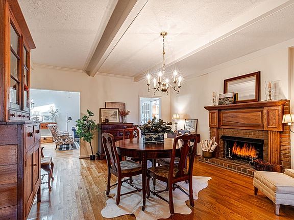 5th image of 404 Foxborough Sq W