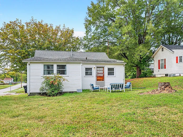 33 Schoolfield Dr — Photo 33