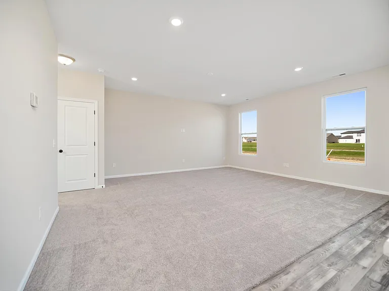 1045 W Hamilton Rd N — Photo 11