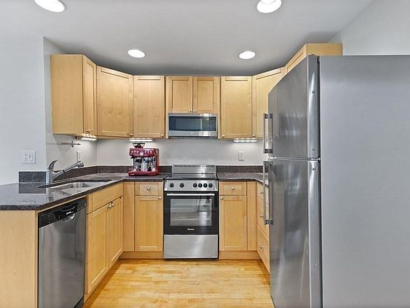 4th image of 95 2nd St