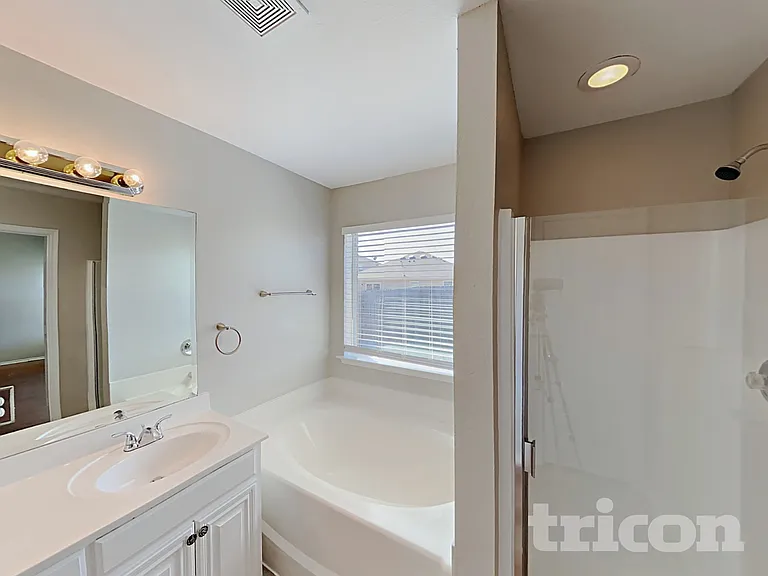 2524 Wakecrest Dr — Photo 8