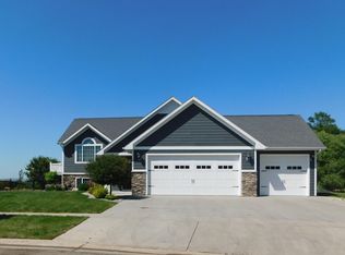2230 Primrose Dr, Brookings, SD 57006