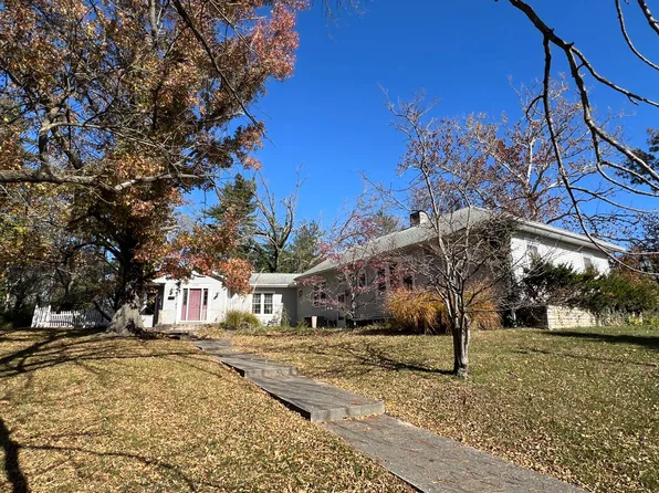 1140 E Main St, Carlinville, IL 62626