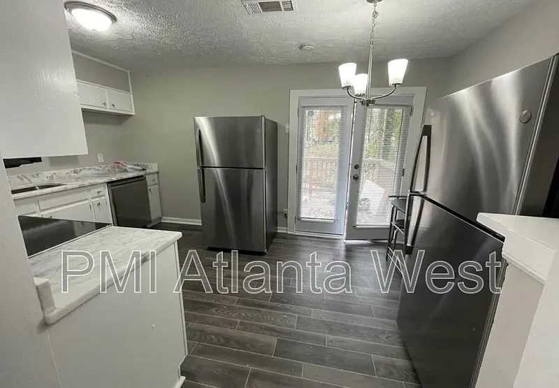 5 bed, 2.0 bath, 1775 sqft, $1,800 — Photo 3