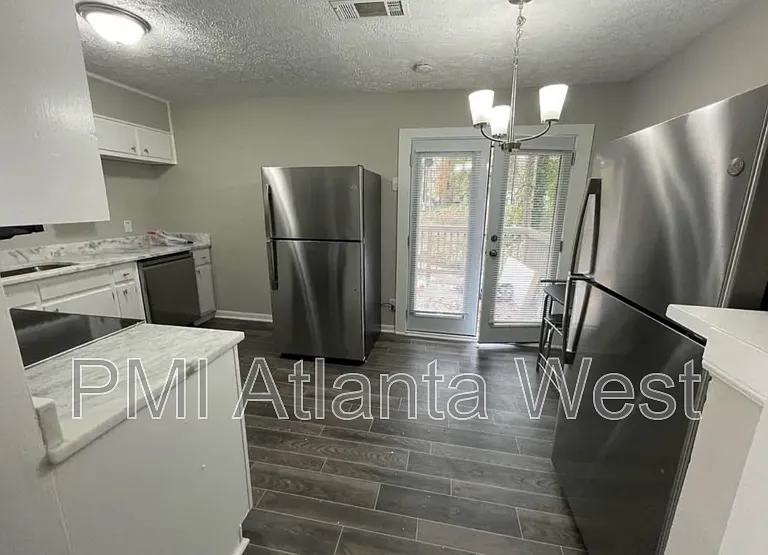 8421 Stonewall Jackson Dr — Photo 3