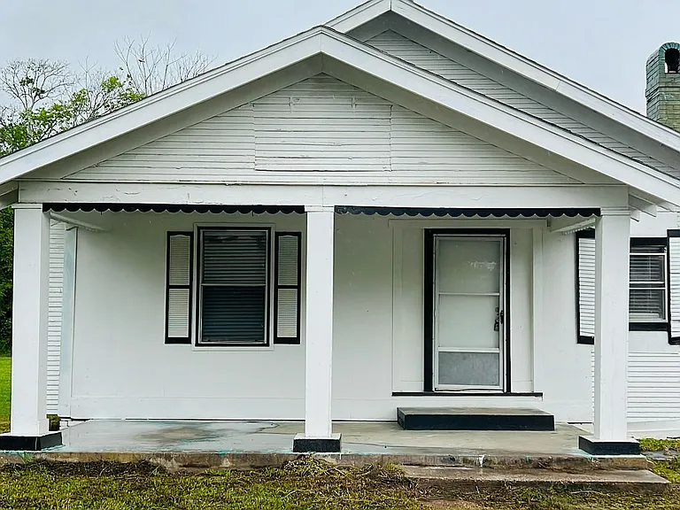 3327 Procter St — Photo 1