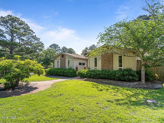 2nd image of 327 N Colony Circle