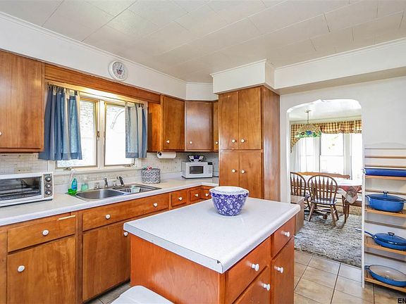 3rd image of 134 Lake Dr