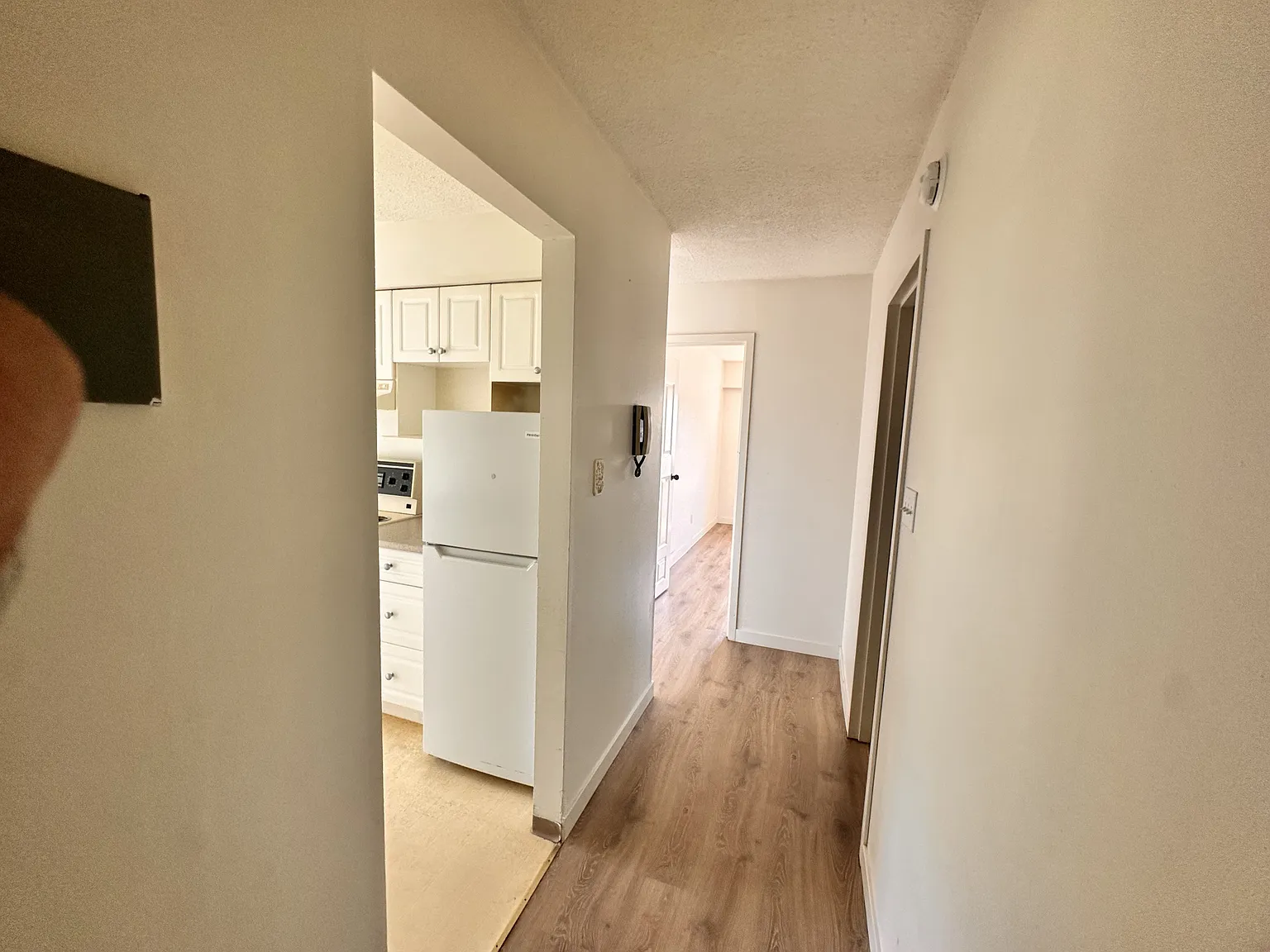 2 bed, 850 sqft, $2,400 — Photo 4