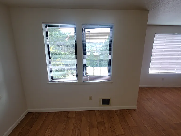 Portage Bay Apartments — Photo 30