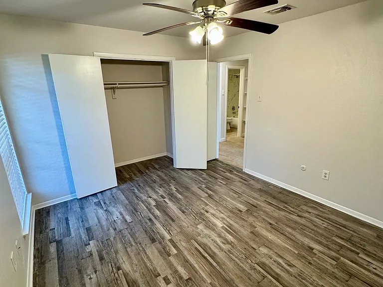 4019 Evergreen St — Photo 8